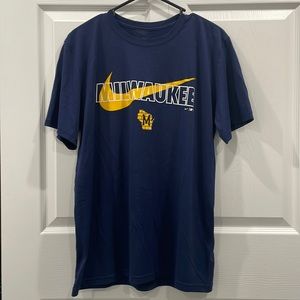 NWT. Milwaukee Brewers Mens Large T-Shirt